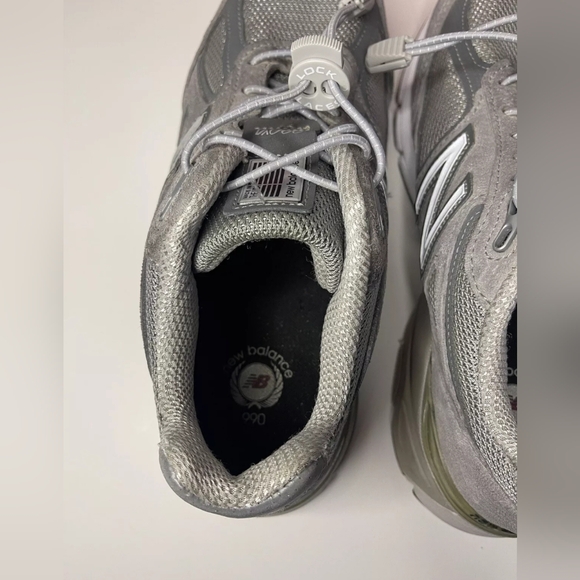 Women's New Balance 990 V4 Shoes - Picture 7 of 8